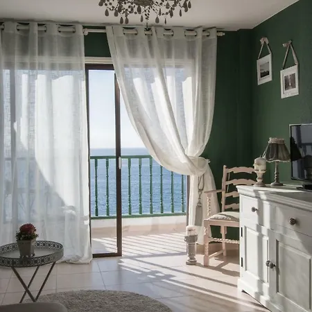 Cozy Vacation 2 Bedroom With Ocean Views Apartmán