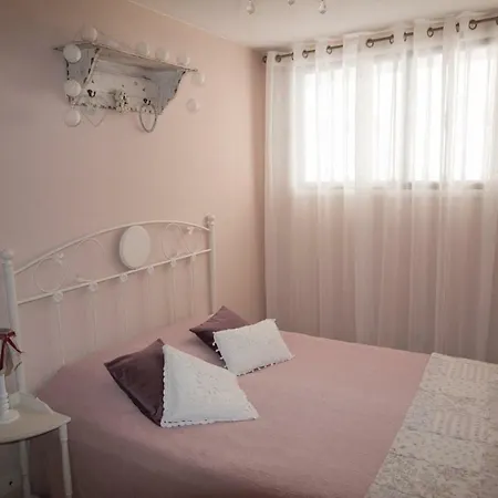 Cozy Vacation 2 Bedroom With Ocean Views *